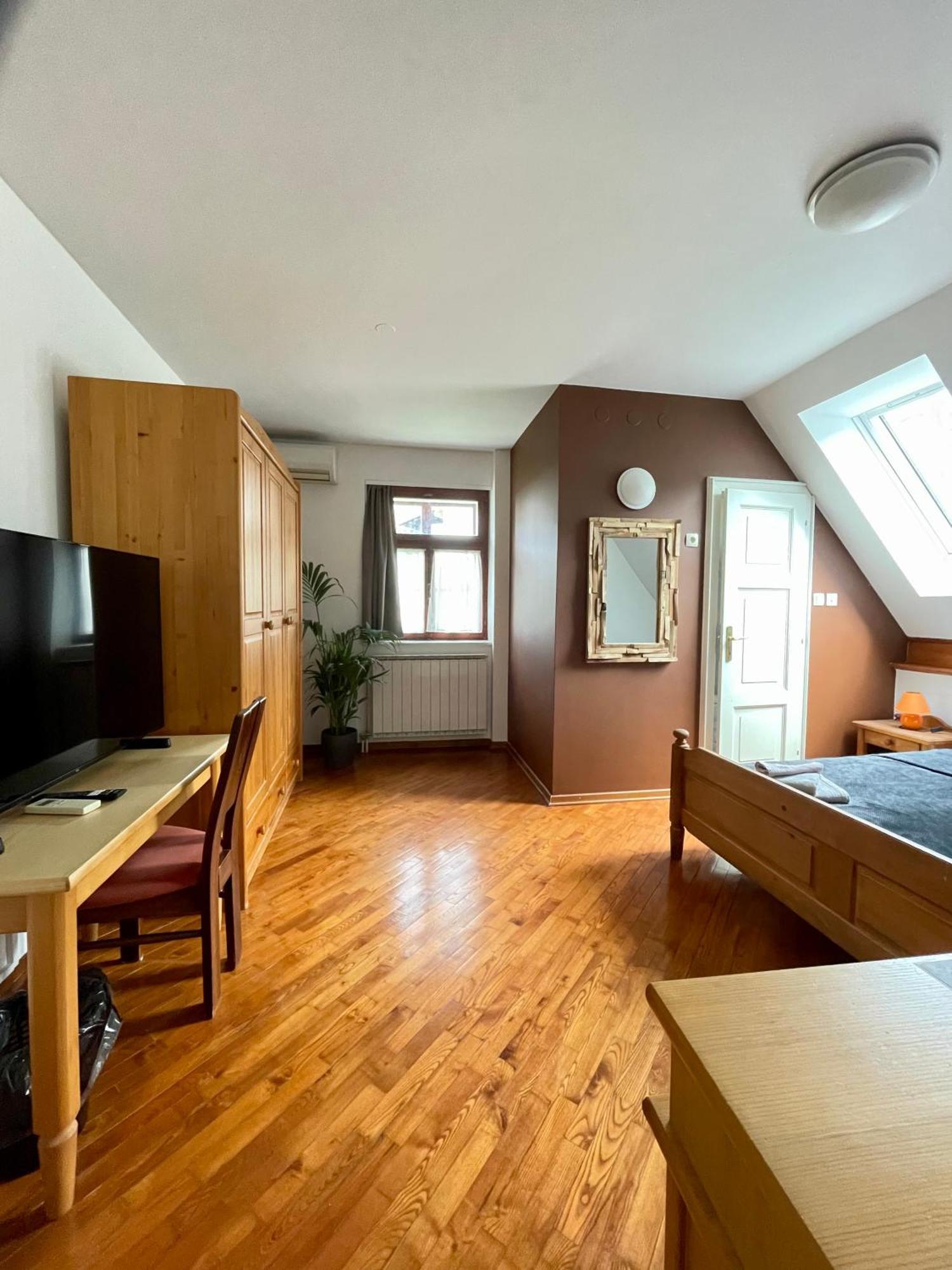 Gostisce Barbara Hotel Idrija Bagian luar foto