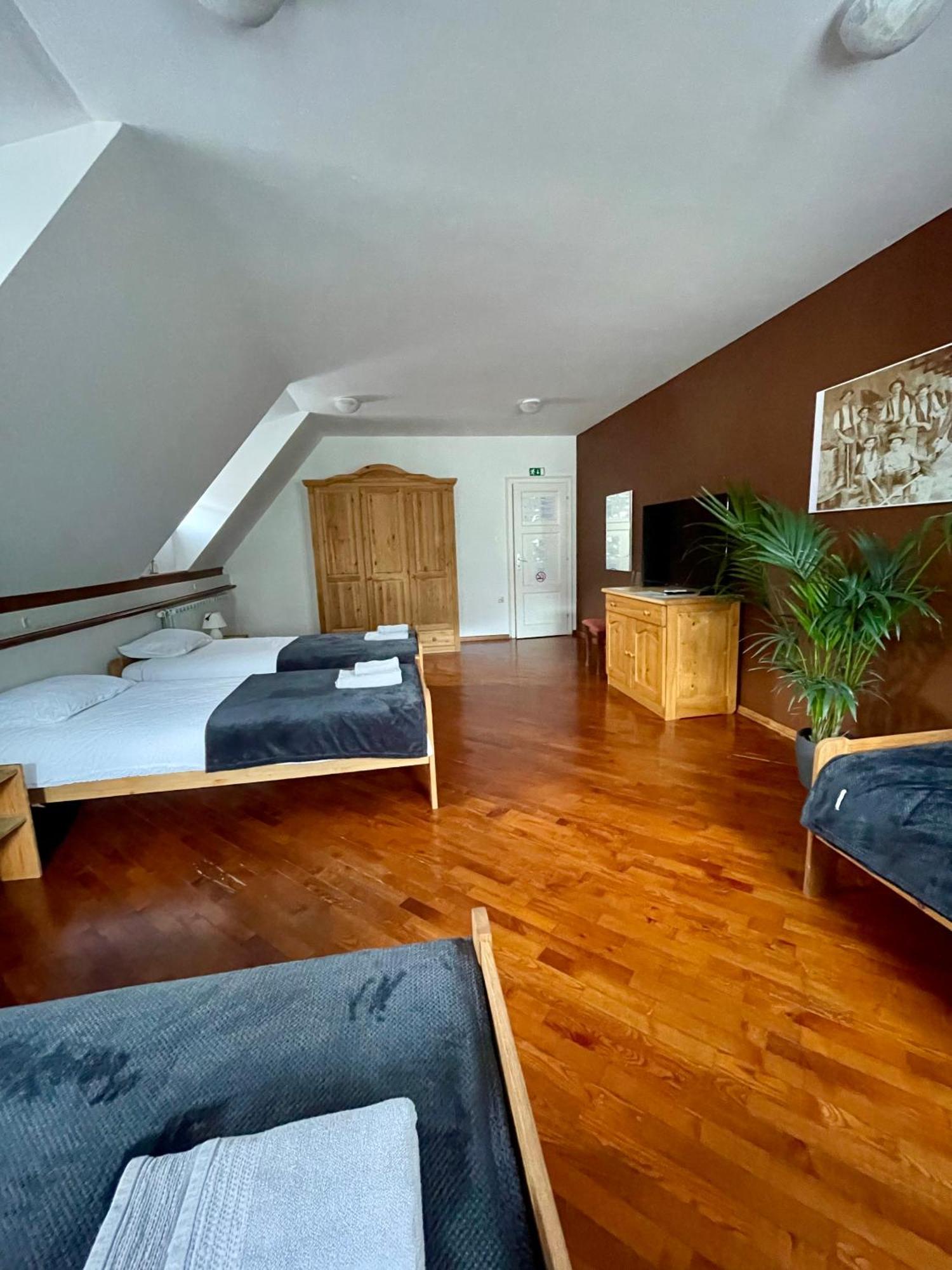 Gostisce Barbara Hotel Idrija Bagian luar foto