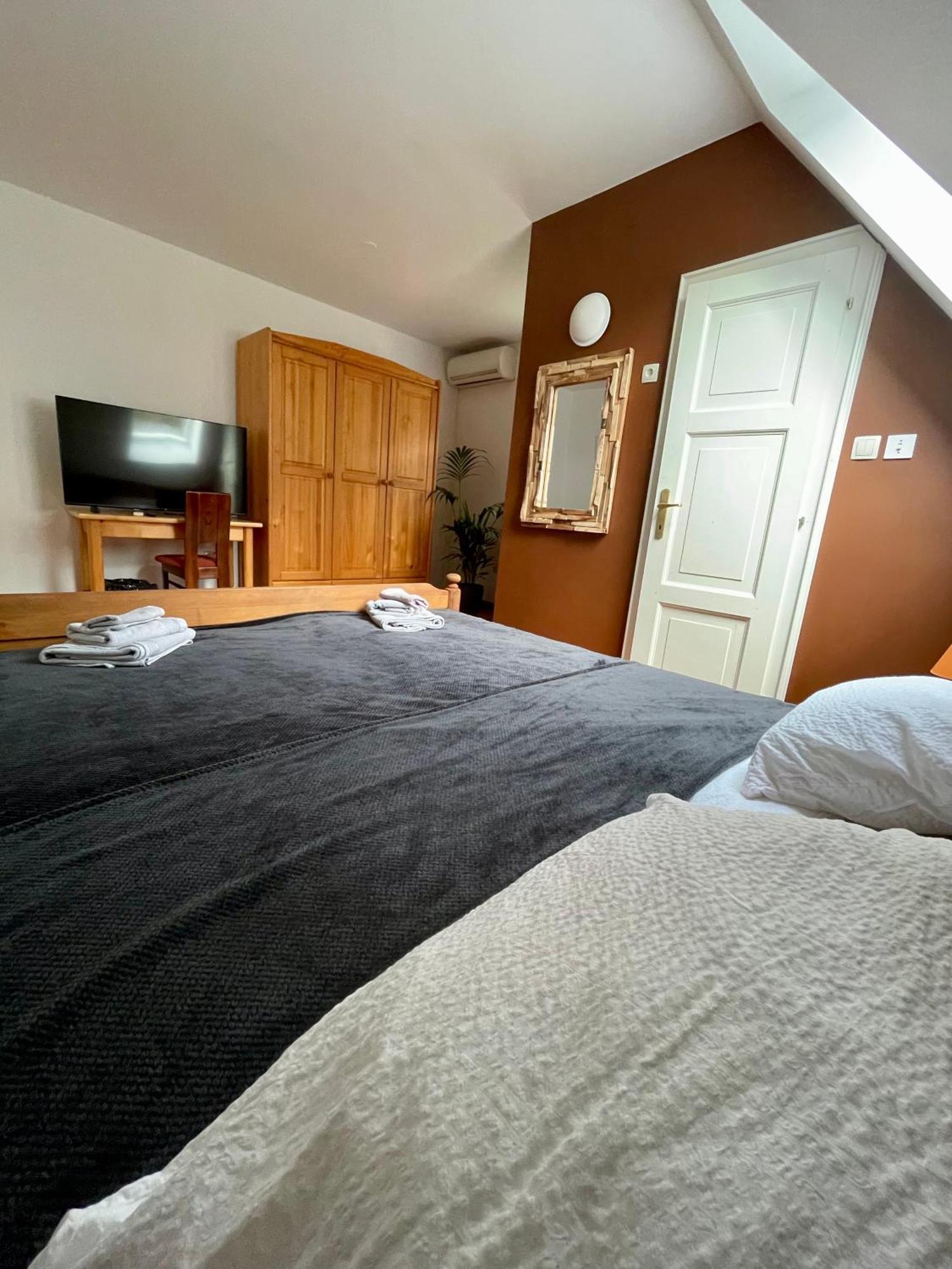 Gostisce Barbara Hotel Idrija Bagian luar foto