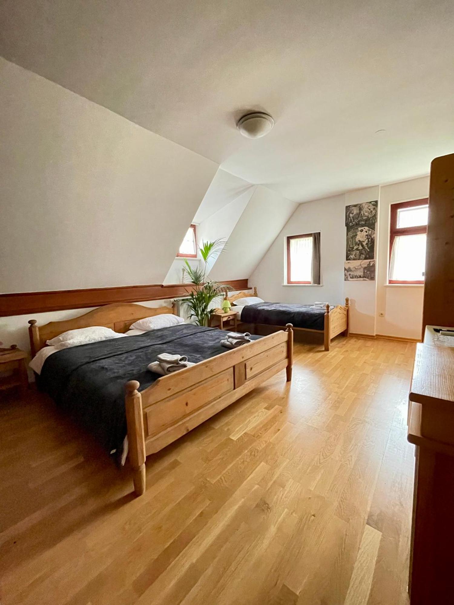 Gostisce Barbara Hotel Idrija Bagian luar foto