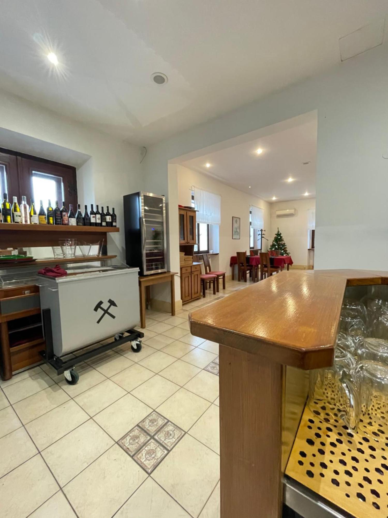 Gostisce Barbara Hotel Idrija Bagian luar foto