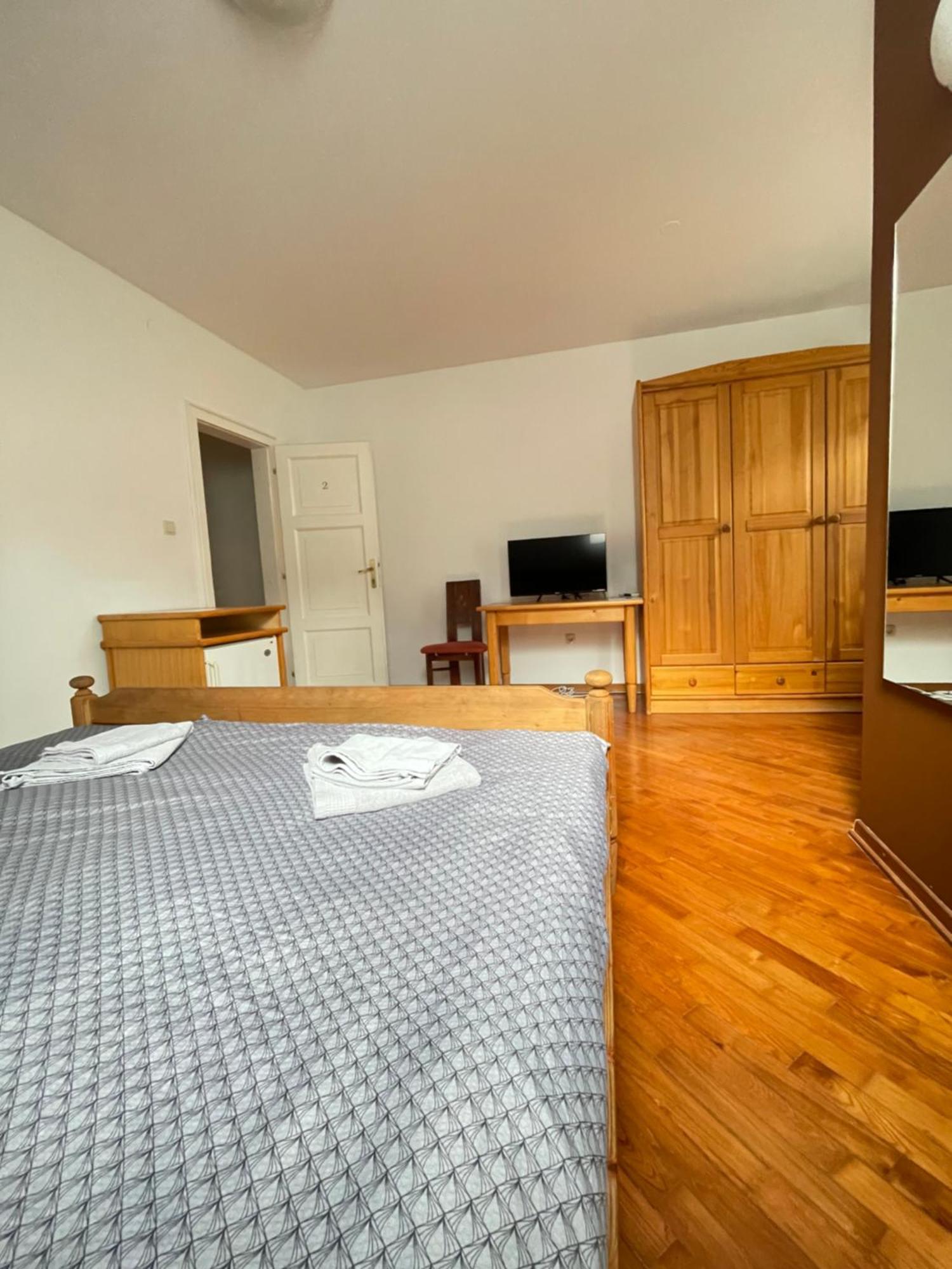 Gostisce Barbara Hotel Idrija Bagian luar foto
