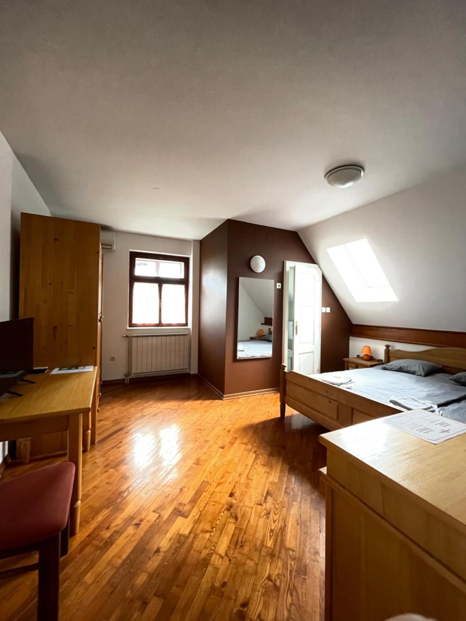Gostisce Barbara Hotel Idrija Bagian luar foto