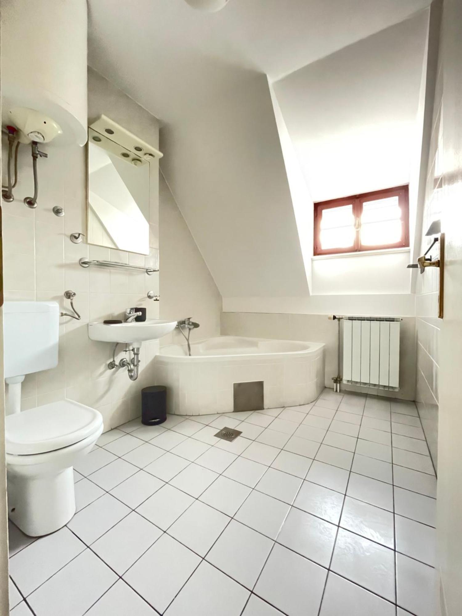 Gostisce Barbara Hotel Idrija Bagian luar foto